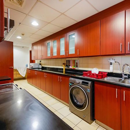 Lunar Cozy Hostel - Jbr Дубай Экстерьер фото